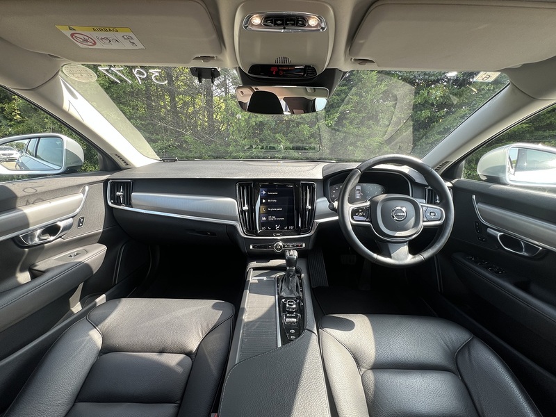 Volvo V90 T5 Momentum Pro - U12288