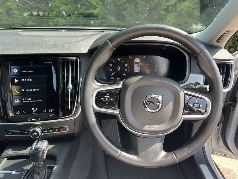 Volvo V90 T5 Momentum Pro - U12288