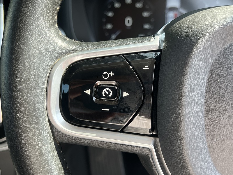 Volvo V90 T5 Momentum Pro - U12288