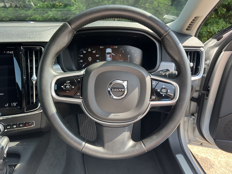 Volvo V90 T5 Momentum Pro - U12288