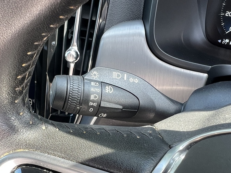 Volvo V90 T5 Momentum Pro - U12288