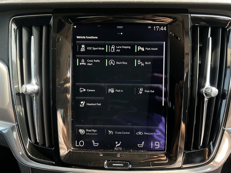 Volvo V90 T5 Momentum Pro - U12288