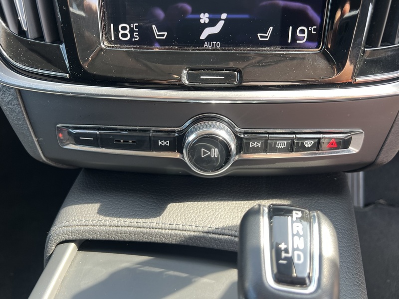 Volvo V90 T5 Momentum Pro - U12288