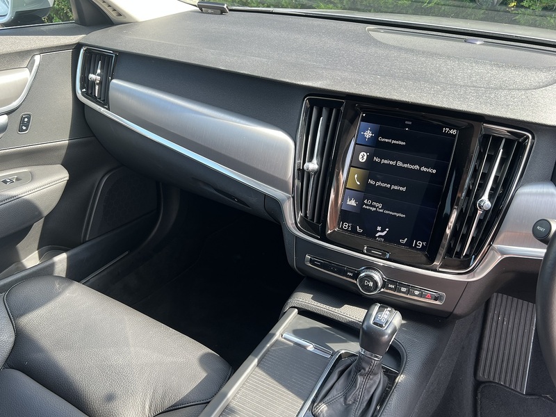 Volvo V90 T5 Momentum Pro - U12288