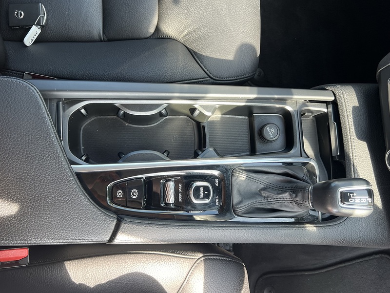 Volvo V90 T5 Momentum Pro - U12288