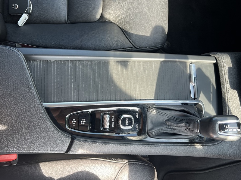 Volvo V90 T5 Momentum Pro - U12288