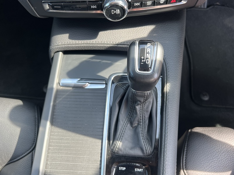 Volvo V90 T5 Momentum Pro - U12288