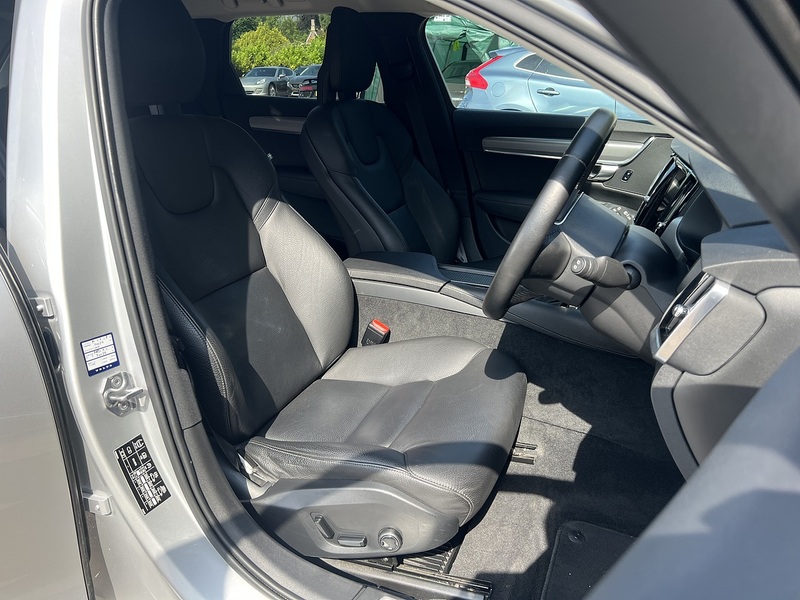 Volvo V90 T5 Momentum Pro - U12288