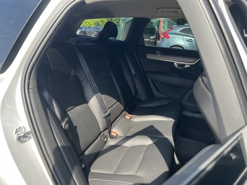 Volvo V90 T5 Momentum Pro - U12288