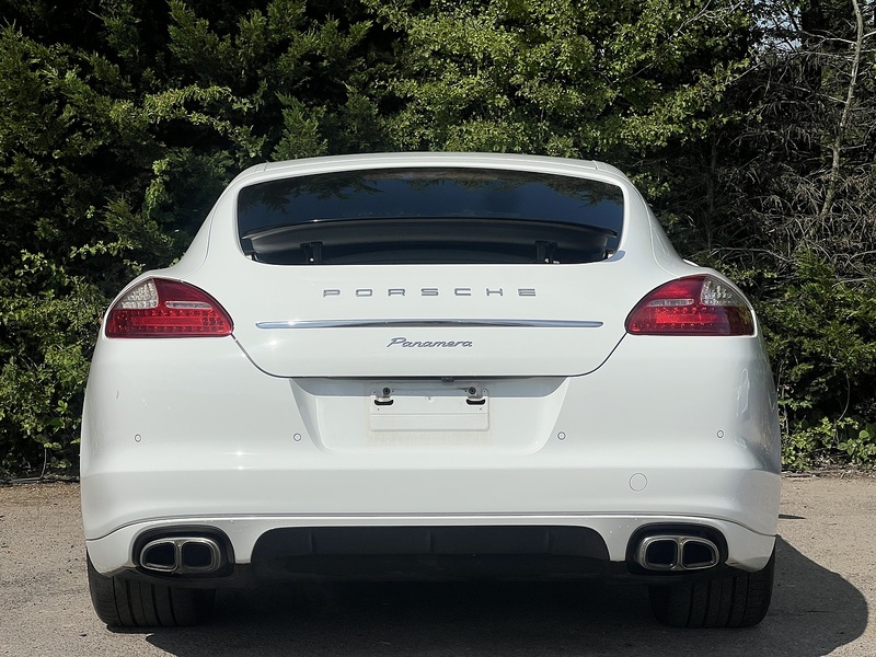 Porsche Panamera V6 - U12293