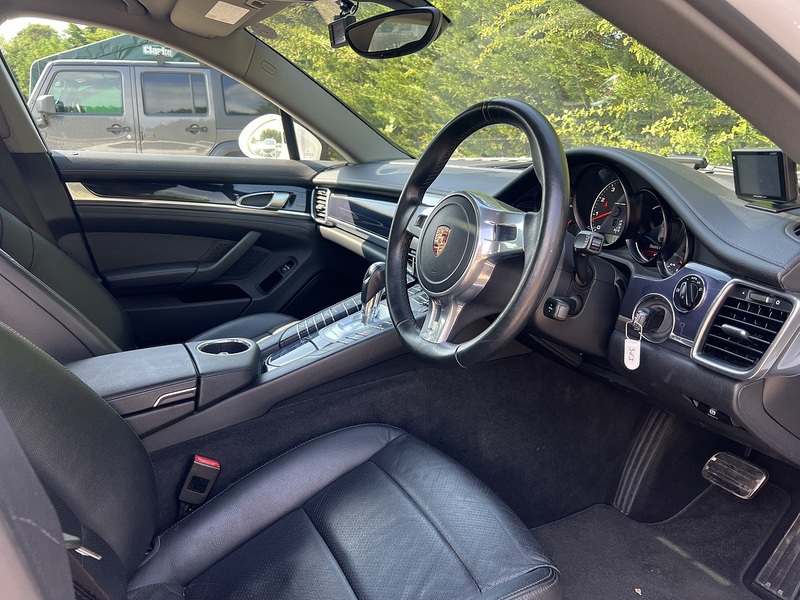 Porsche Panamera V6 - U12293