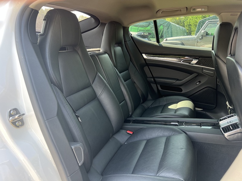 Porsche Panamera V6 - U12293