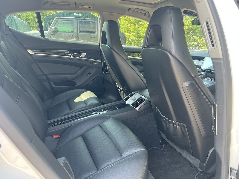 Porsche Panamera V6 - U12293