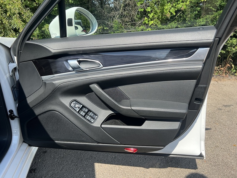 Porsche Panamera V6 - U12293