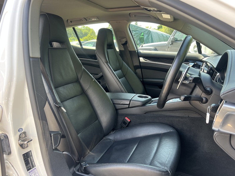 Porsche Panamera V6 - U12293