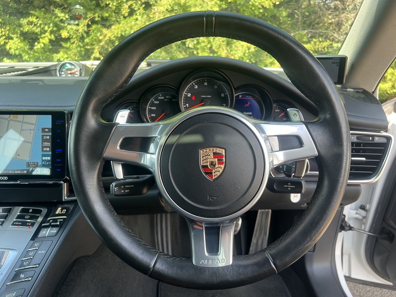 Porsche Panamera V6 - U12293