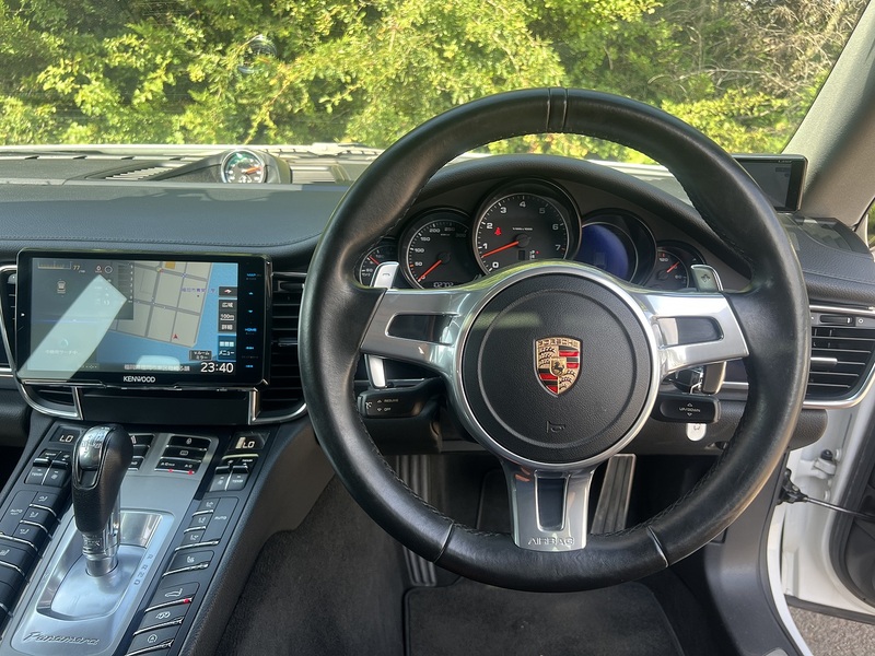 Porsche Panamera V6 - U12293