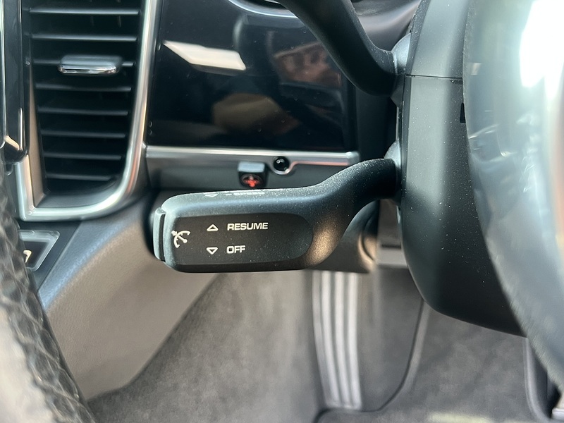 Porsche Panamera V6 - U12293