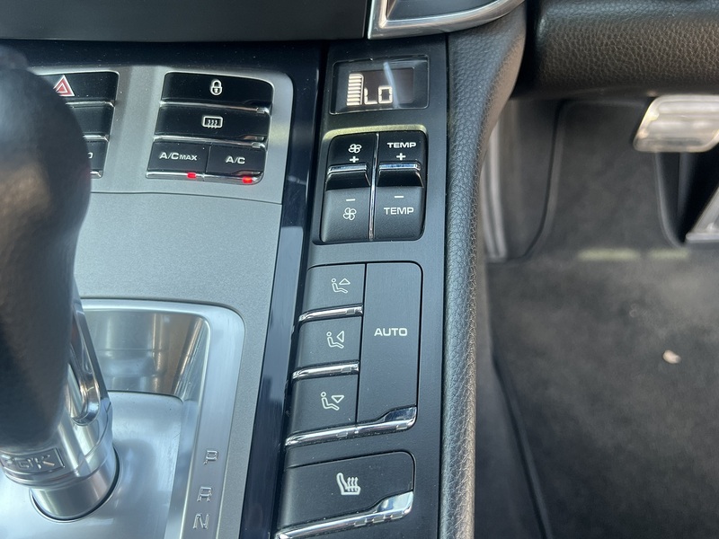 Porsche Panamera V6 - U12293