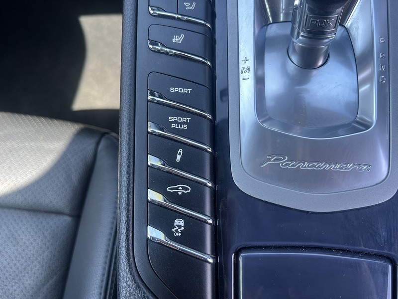 Porsche Panamera V6 - U12293