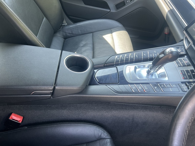 Porsche Panamera V6 - U12293