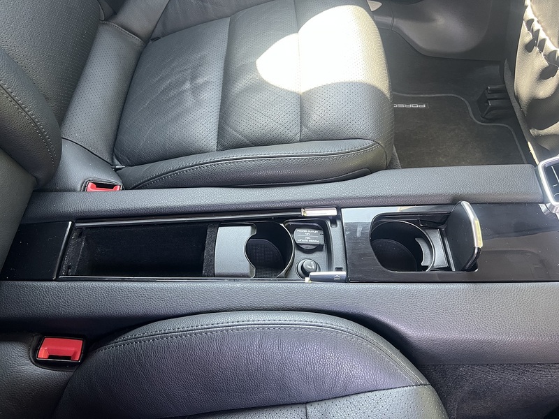 Porsche Panamera V6 - U12293