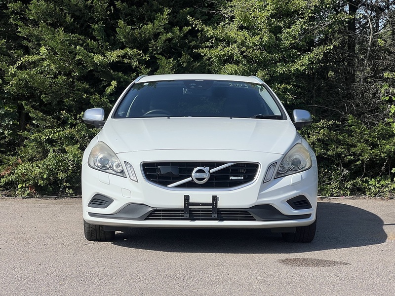Volvo V60 T5 R-Design - U12303