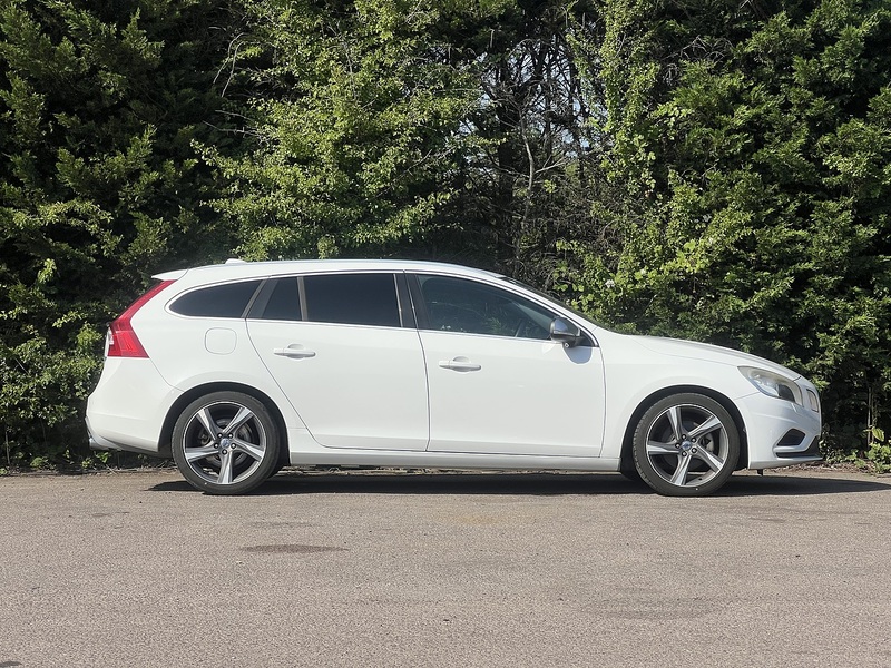 Volvo V60 T5 R-Design - U12303