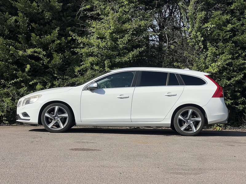 Volvo V60 T5 R-Design - U12303