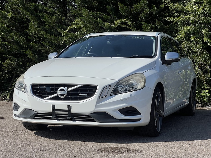 Volvo V60 T5 R-Design - U12303