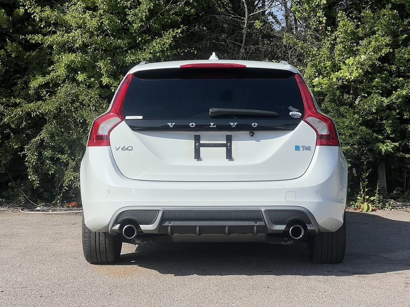 Volvo V60 T5 R-Design - U12303