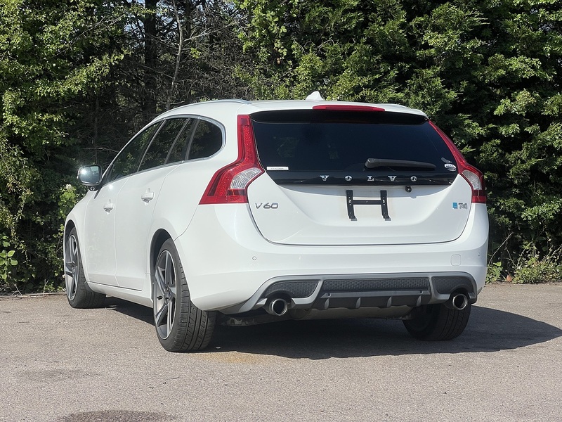 Volvo V60 T5 R-Design - U12303
