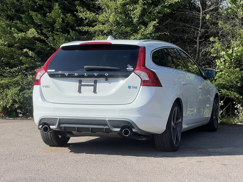 Volvo V60 T5 R-Design - U12303