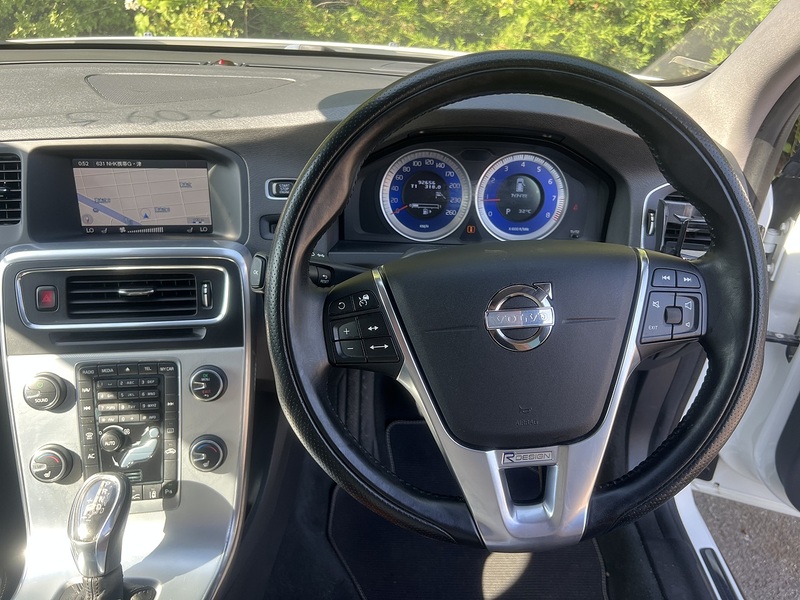 Volvo V60 T5 R-Design - U12303