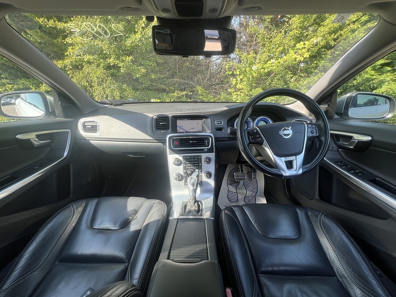 Volvo V60 T5 R-Design - U12303
