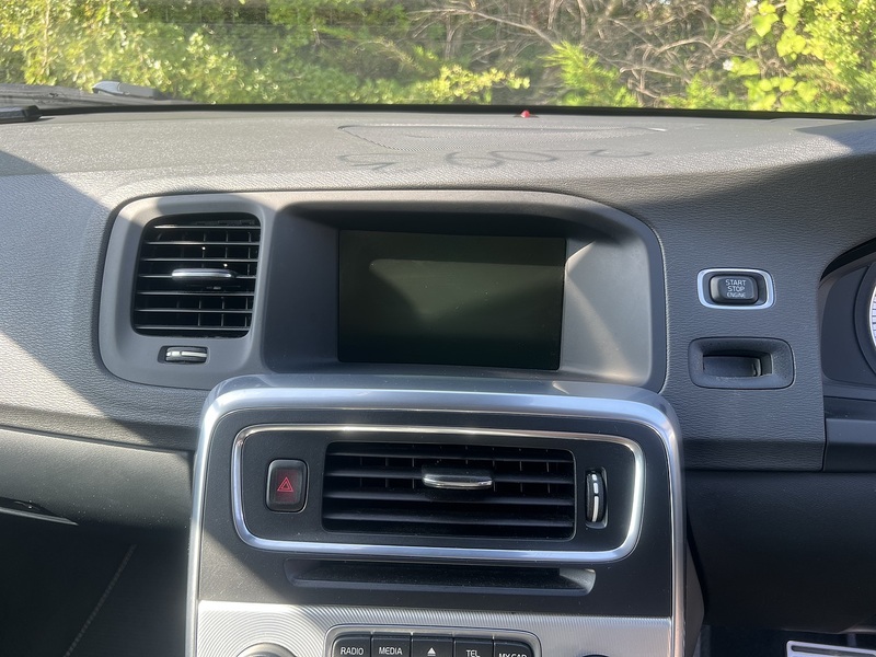 Volvo V60 T5 R-Design - U12303