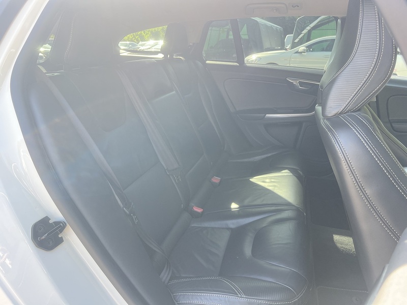 Volvo V60 T5 R-Design - U12303