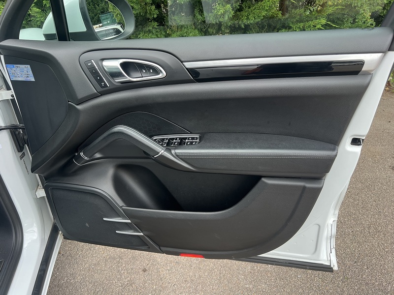 Porsche Cayenne V6 Platinum Edition - U12318