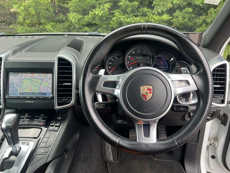 Porsche Cayenne V6 Platinum Edition - U12318