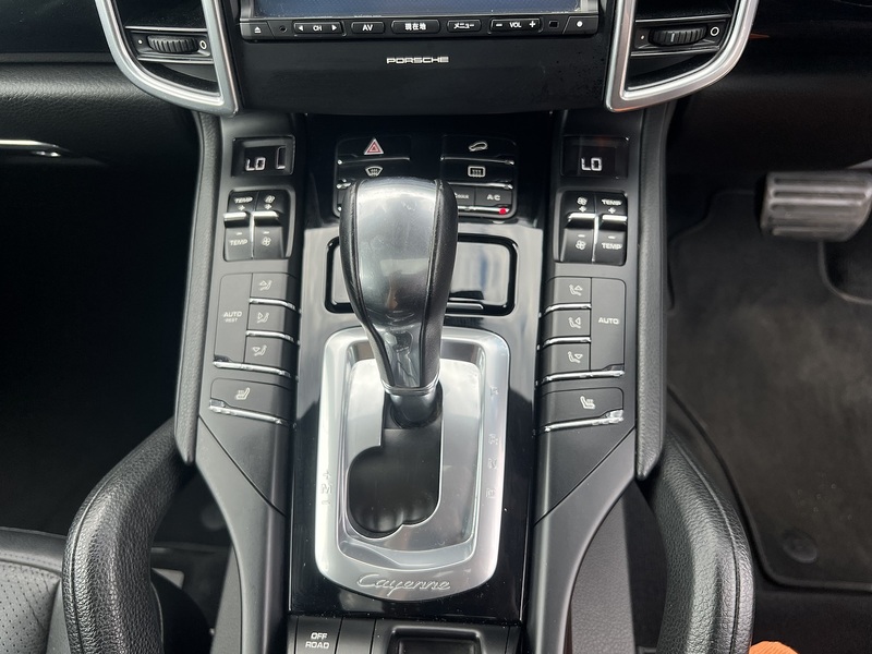 Porsche Cayenne V6 Platinum Edition - U12318