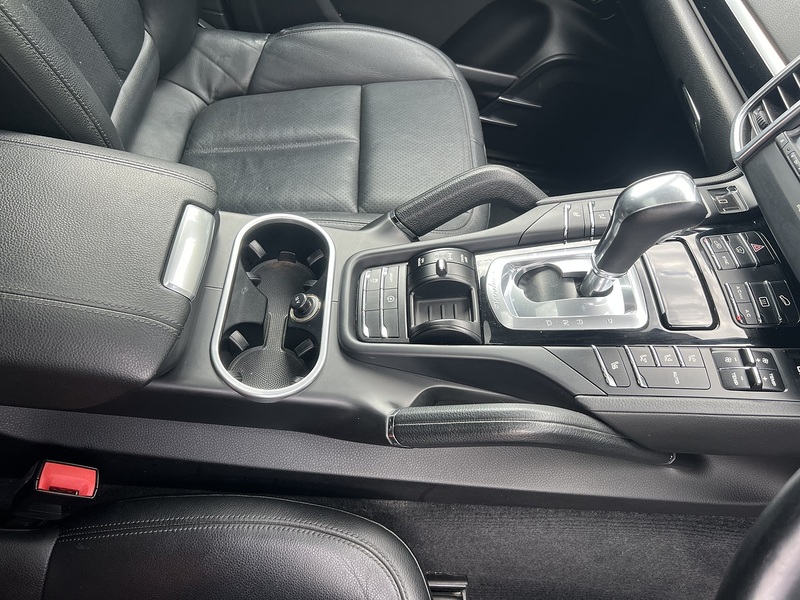 Porsche Cayenne V6 Platinum Edition - U12318