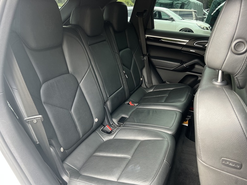 Porsche Cayenne V6 Platinum Edition - U12318