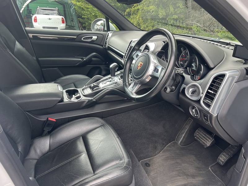 Porsche Cayenne V6 Platinum Edition - U12318