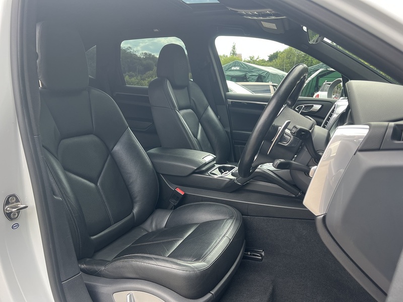 Porsche Cayenne V6 Platinum Edition - U12318