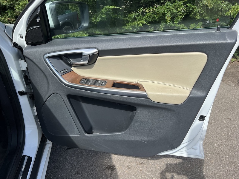 Volvo Xc60 T5 Se Lux Nav - U12319