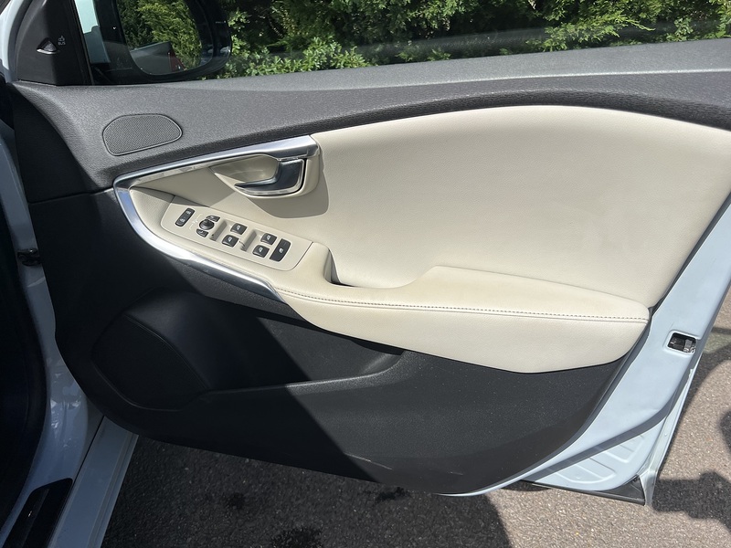 Volvo V40 T4 Se Lux Nav - U12321