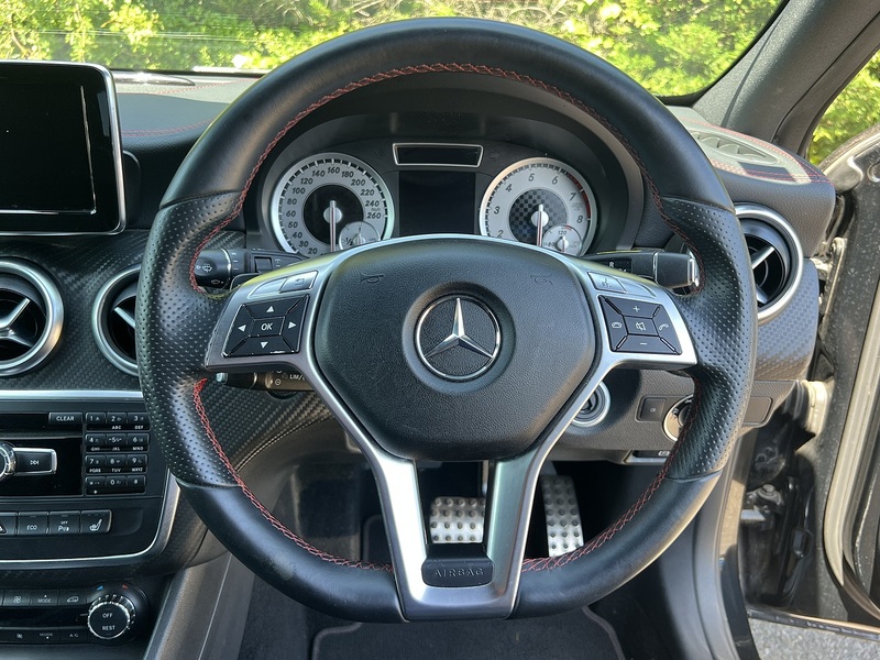 Mercedes-Benz A-Class A200 Amg Night Edition - U12322