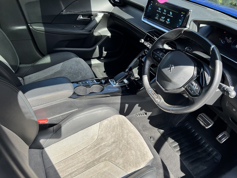 Peugeot E-2008 GT Premium - U12326