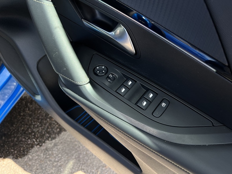 Peugeot E-2008 GT Premium - U12326