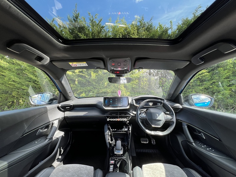 Peugeot E-2008 GT Premium - U12326